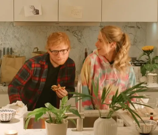 Ed Sheeran presenta el video  de  Put It All On Me, en el que aparece su pareja.